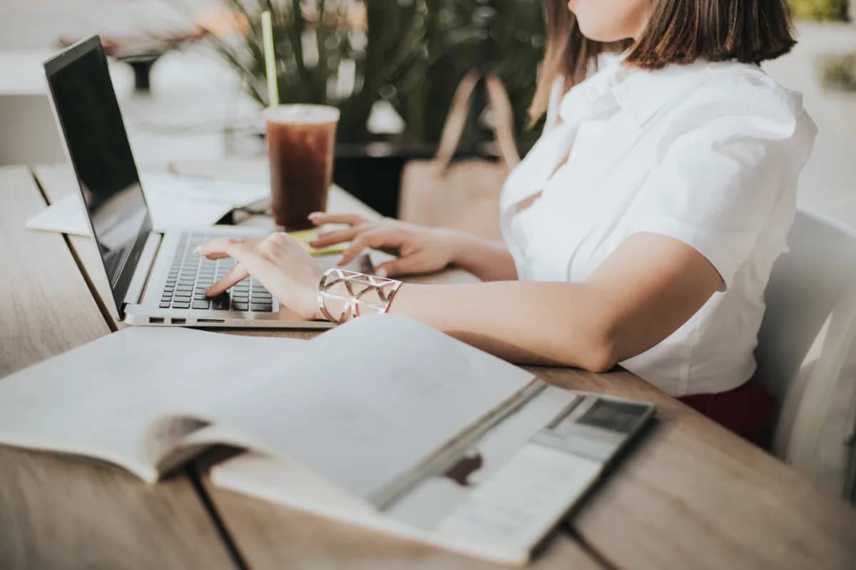 startup boss working on her desk to facilitate business growth