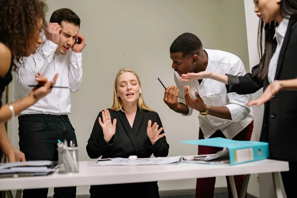leader attempting conflict resolution in the workplace
